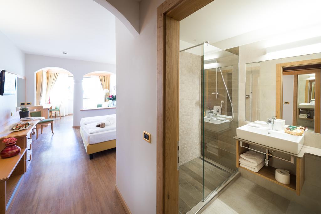 Hotel Ambassador Levico Terme Exterior photo