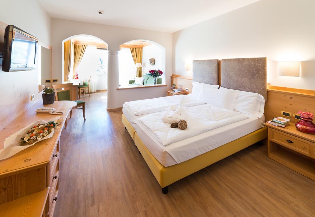 Hotel Ambassador Levico Terme Exterior photo