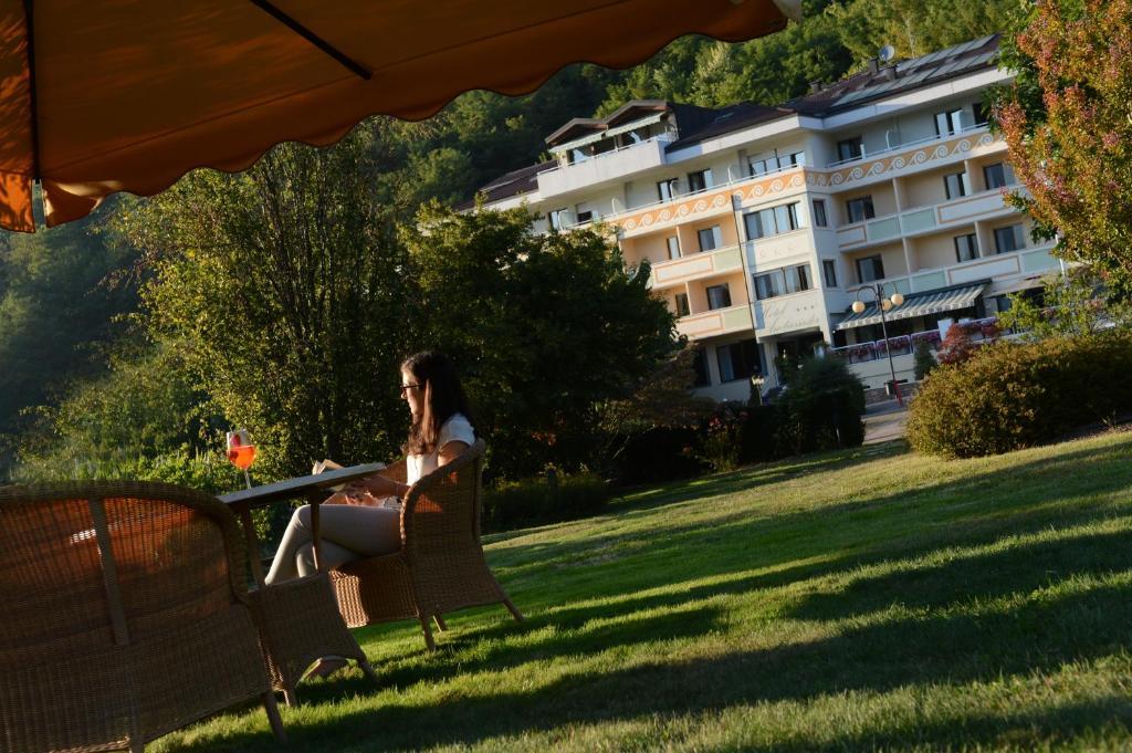 Hotel Ambassador Levico Terme Exterior photo