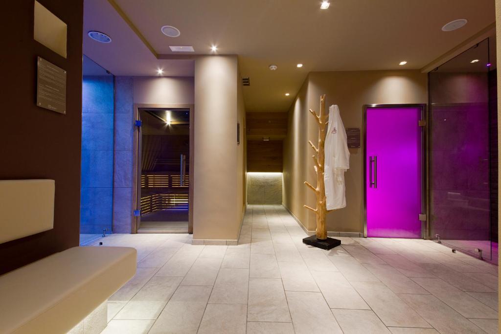 Hotel Ambassador Levico Terme Exterior photo