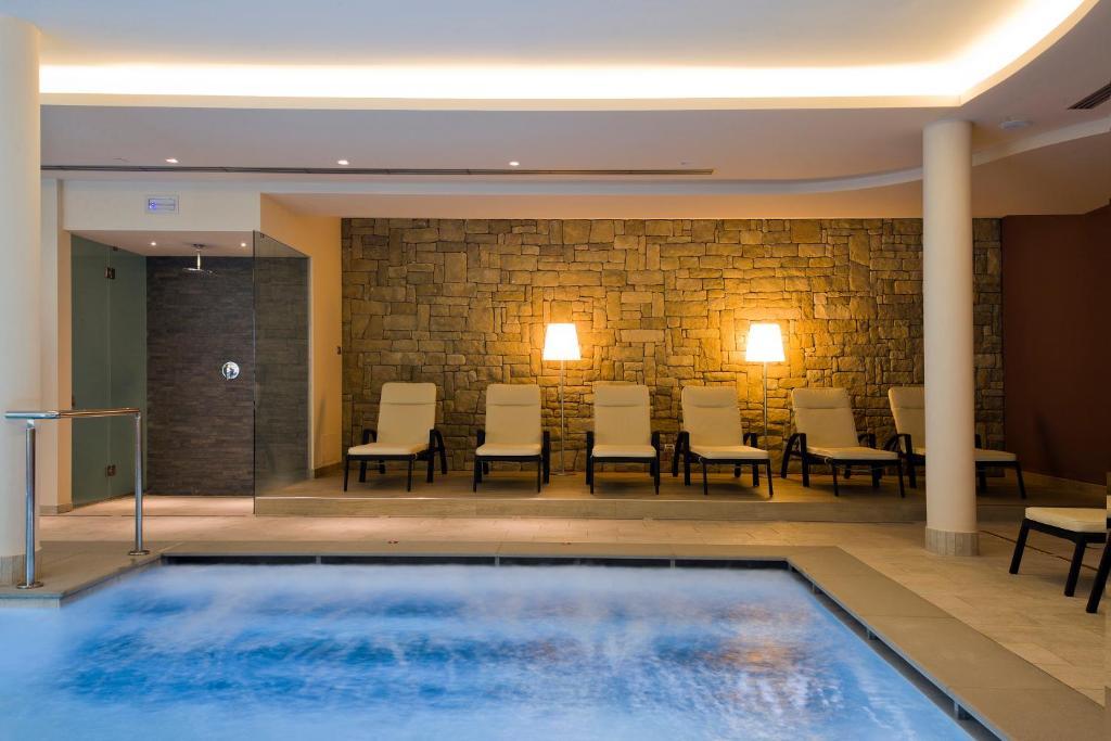 Hotel Ambassador Levico Terme Exterior photo